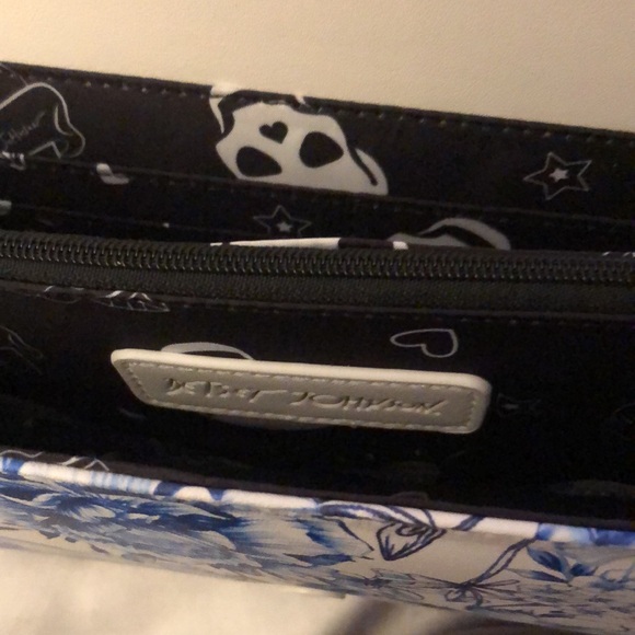 Betsey Johnson XOSYBIL-1 Blue Multi Toile Floral Print Flap Crossbody Bag NWT - Picture 13 of 16